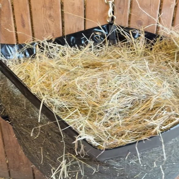 Corner Hay Bag – Durable Slow-Feed Horse Hay Net for Stable Feeding