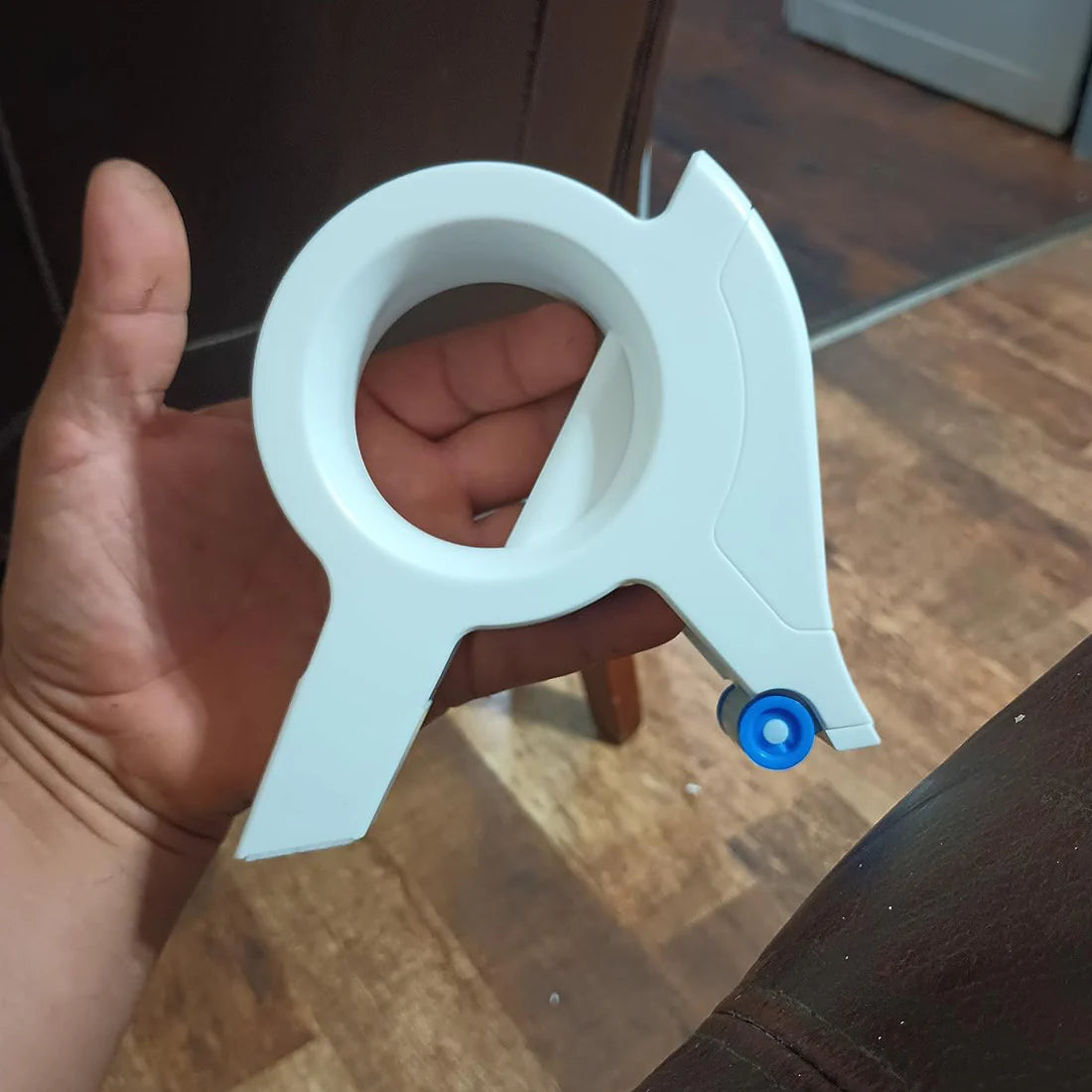 Blue Painter’s Tape Applicator with Starter Tape Roll