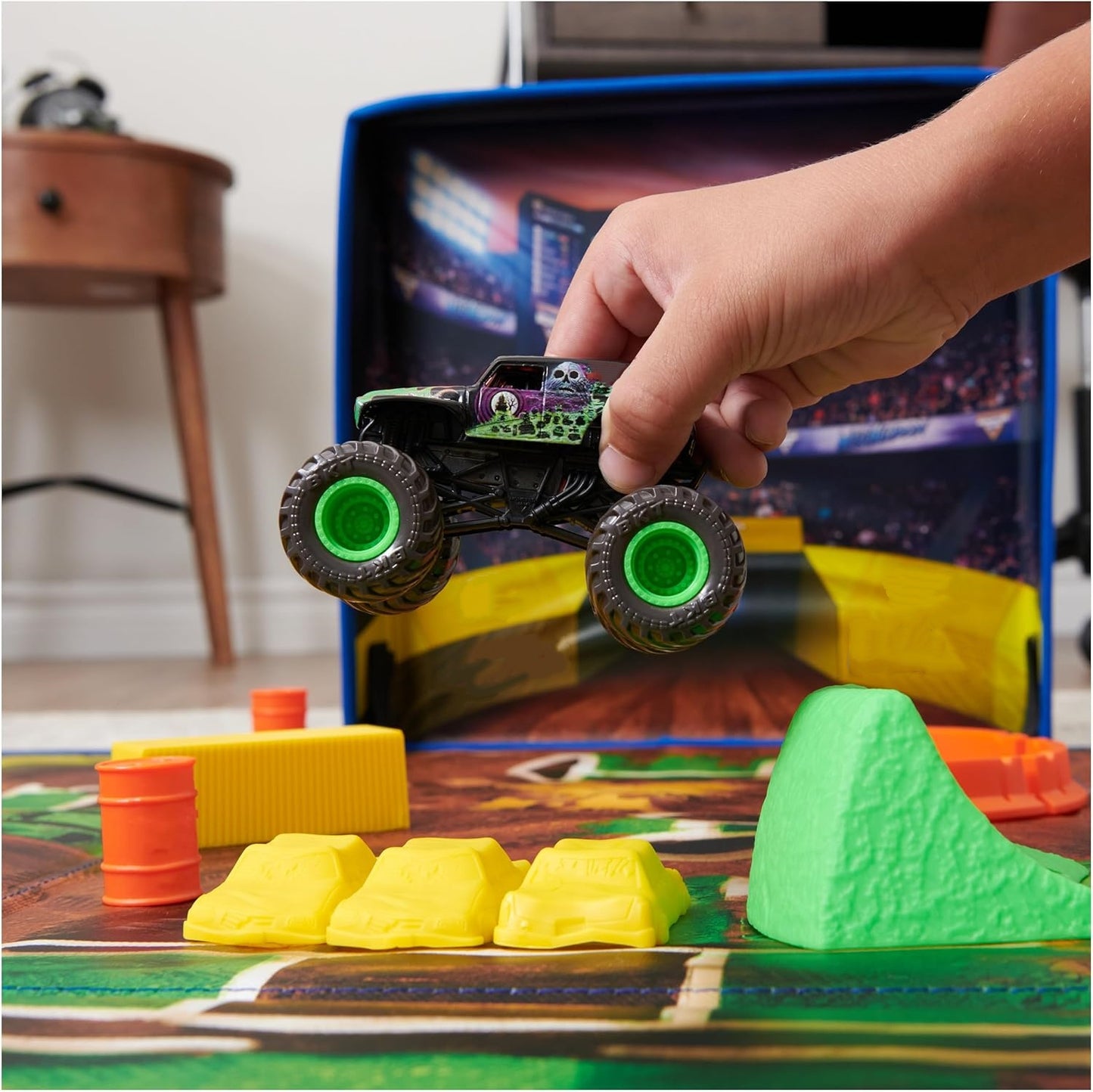 2‑IN‑1 ARENA PLAYSET & STORAGE – Folds from Playmat to Carry Case in Seconds
