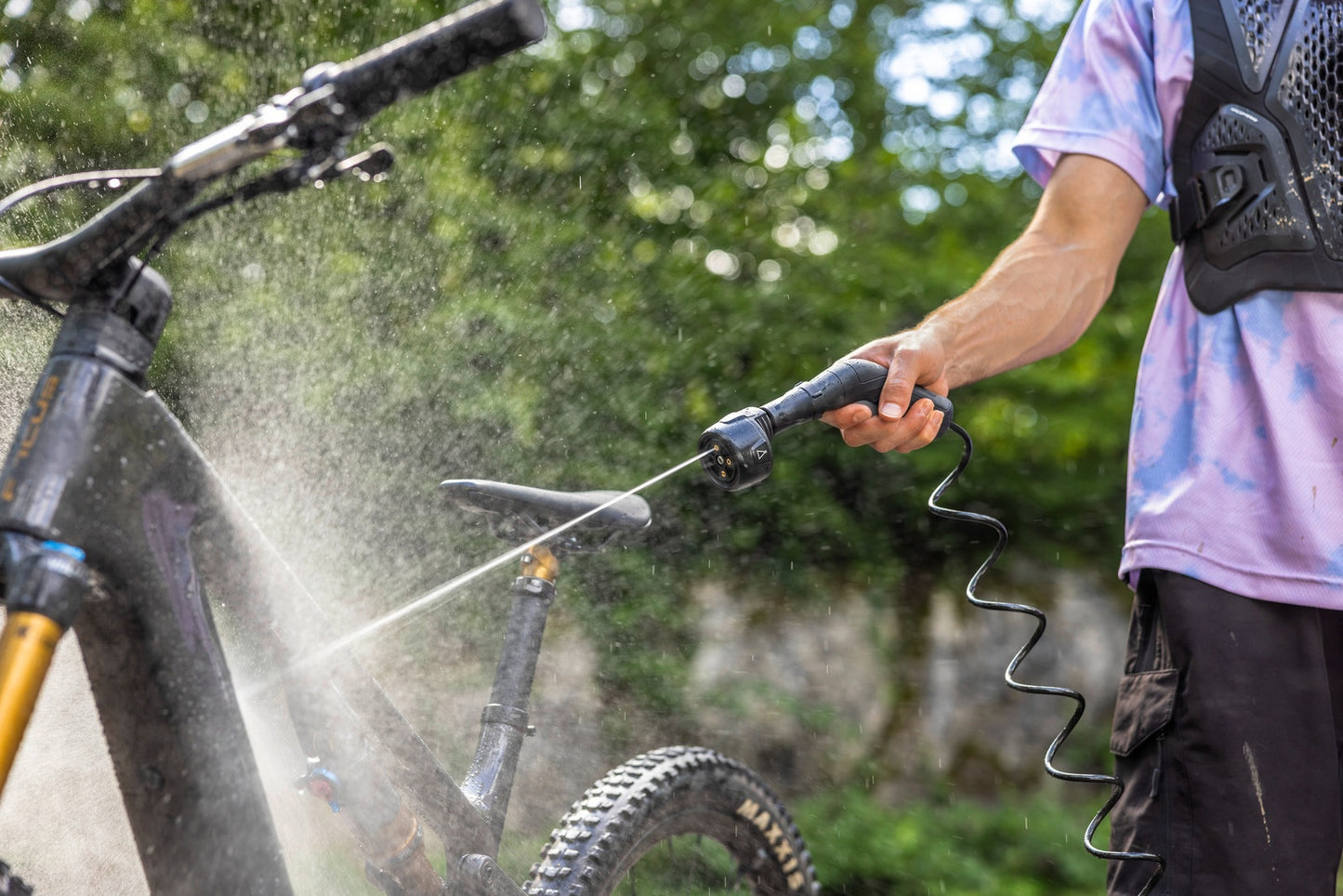 No Tap. No Outlet. No Excuses. Just 8 Litres of Water and a Clean Bike Anywhere.