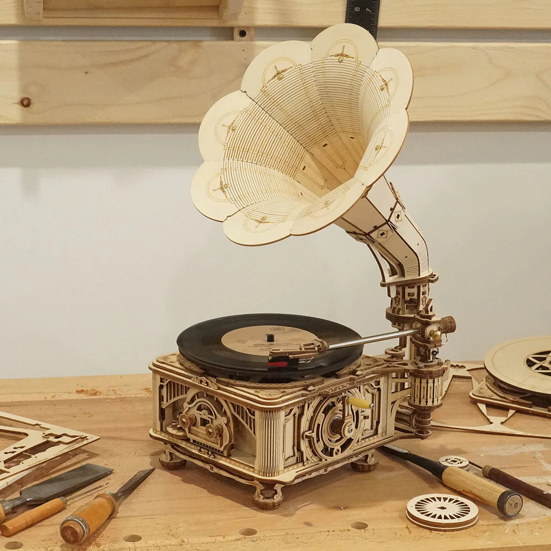 Hand-Crank Classic Phonograph – 3D Wooden Puzzle Record Player