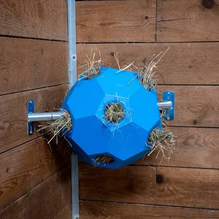 STABLE ENRICHMENT STATION – Spinning Forage Feeder That Fits Any Corner