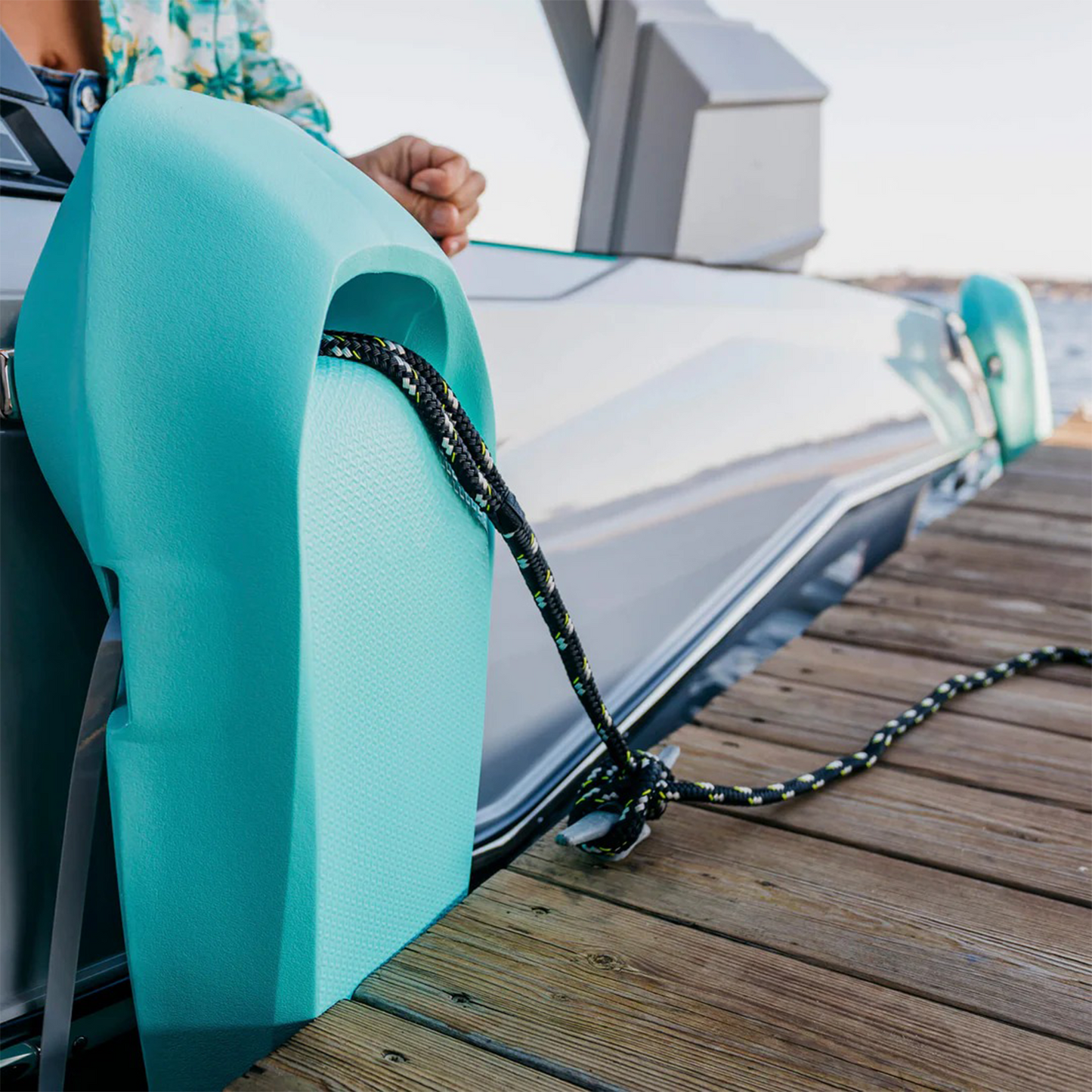 Knot-Free Marine Fender with Integrated Strap System