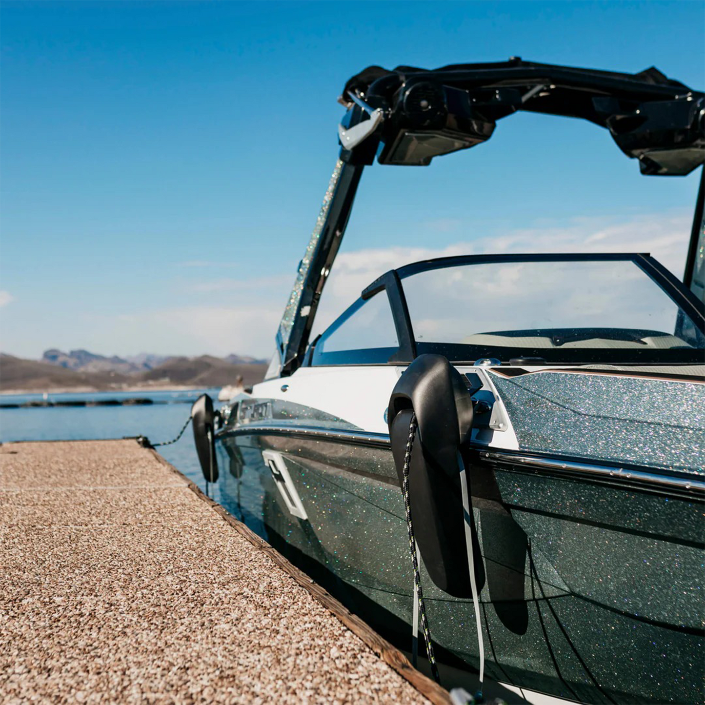 Knot-Free Marine Fender with Integrated Strap System